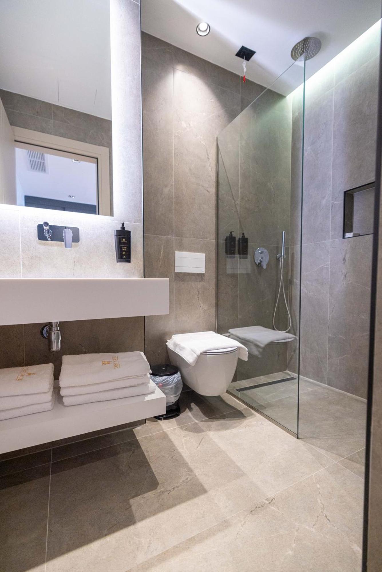 Tris3 Hotel Radhime Ngoại thất bức ảnh
